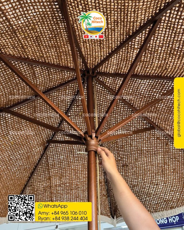Parasol en bois avec fibre de coco